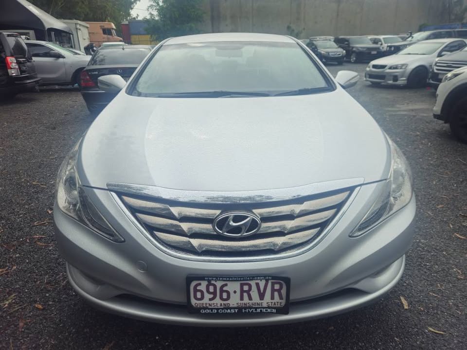 2011 Hyundai i45 active luxurious auto sedan 2.jpg